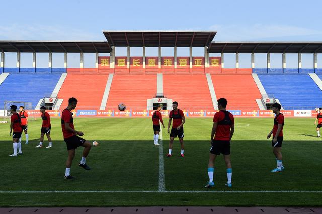 东契奇三双+三分准绝杀 独行侠险胜森林狼2-0