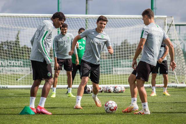 莫兰特22分灰熊胜爵士 三球34+11黄蜂逆转火箭